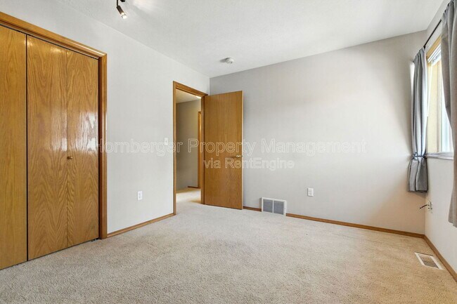 Building Photo - 3431 W 21st Ave