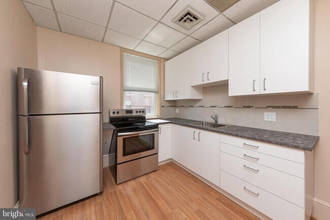 Building Photo - 1317 Wolf St