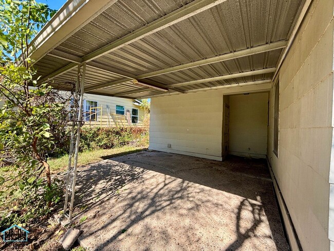 Building Photo - Charming 3 bed, 1 bath home in close proxi...