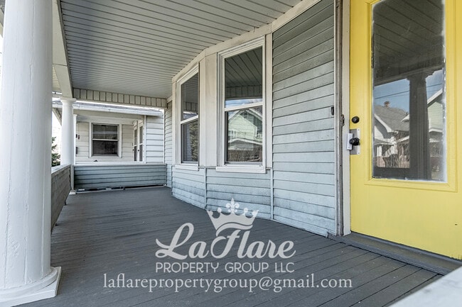 Building Photo - 631 Clark St