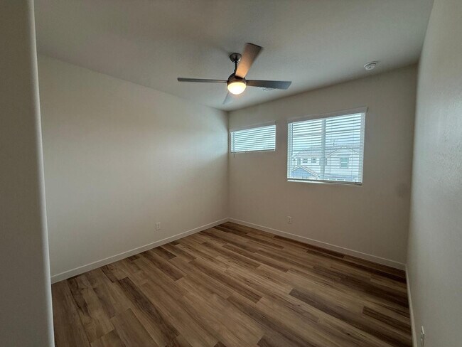 Building Photo - 624 N Vine St