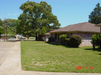 Building Photo - 2317 Briarwood Dr