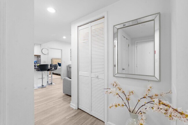 Building Photo - 920 Jefferson St