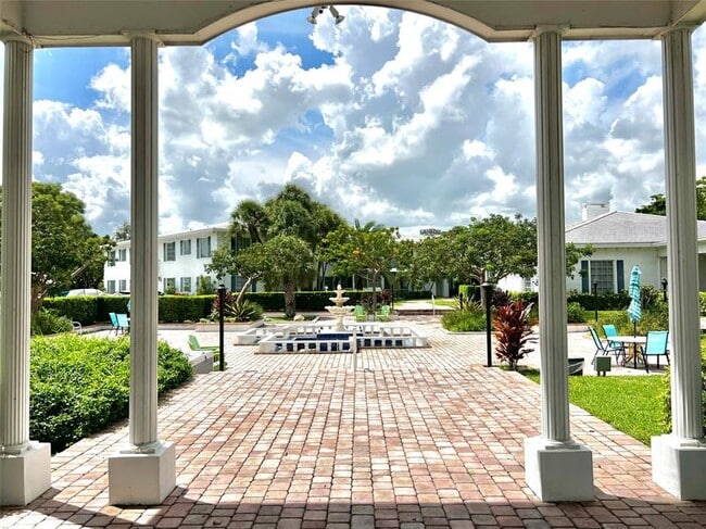 Building Photo - 2271 NE 68th St