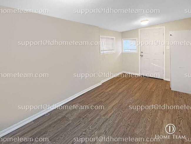 Building Photo - 705 S 60th St