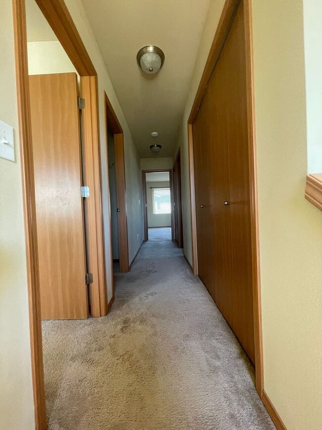 Building Photo - Spacious and Modern 4-Bedroom Home in Everett
