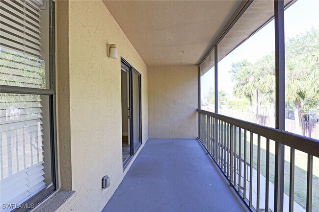 Building Photo - 5305 Summerlin Rd