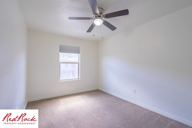 Building Photo - End Unit Fossil Hills Townhome with 3 Beds and 2.5 Baths