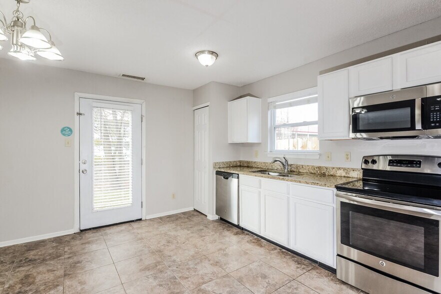 Building Photo - 6812 Everbloom Ln