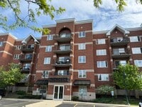 Building Photo - 3401 N Carriageway Dr