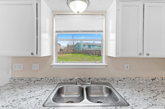 Building Photo - 8412 Garcreek Cir