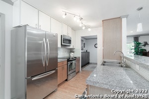 Building Photo - 2902 Sir Phillip Dr