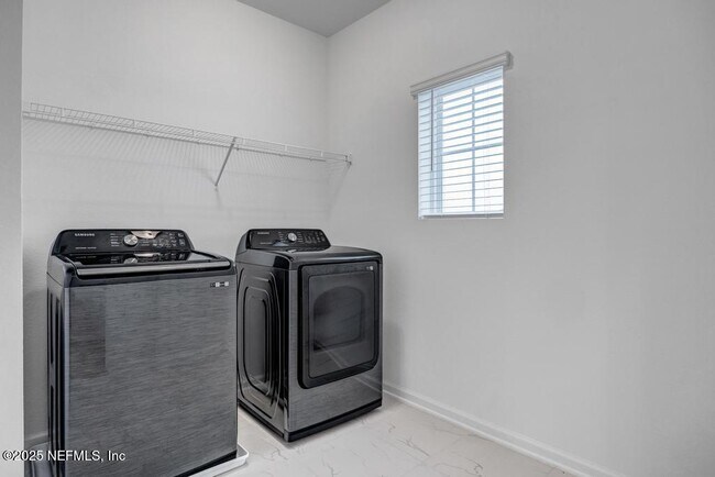 Building Photo - 442 Stargaze Ln