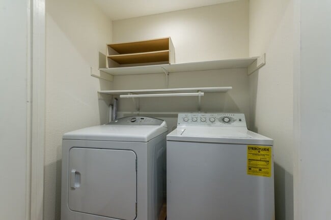 Building Photo - MOVE-IN TODAY: Updated 3 BR / 2.5 BA in S Austin - Walkable Location - W/D Included