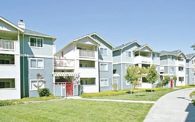 Building Photo - Ridgeway Apartments