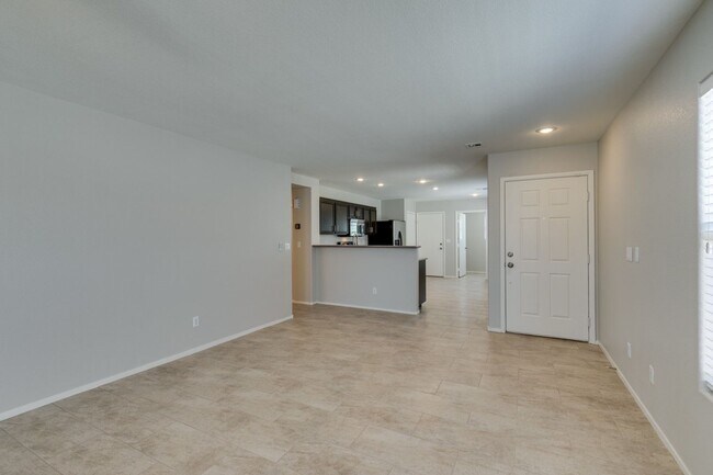 Building Photo - 2 bedroom + Den- Upgraded Flooring ready for immediate move in