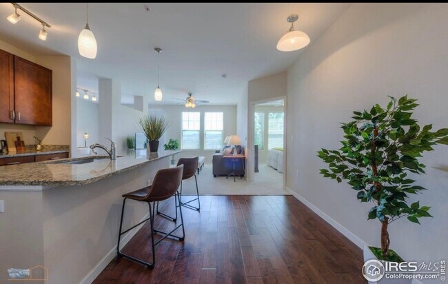 Kitchen, living area - 13598 Via Varra