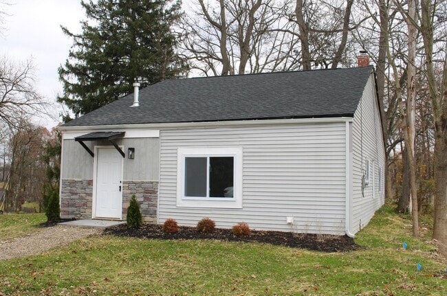 Building Photo - 842 Lloyd Ave