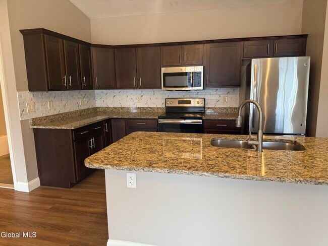 Building Photo - 48 Bavarian Wy