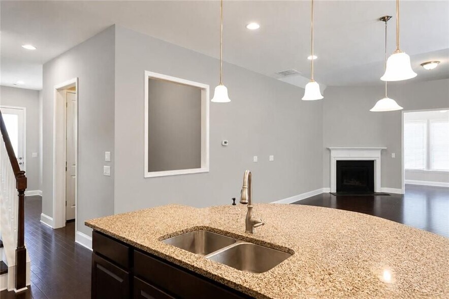 Building Photo - 1035 Birchdale Dr