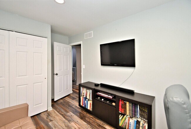 Building Photo - 615 Piedmont Ct
