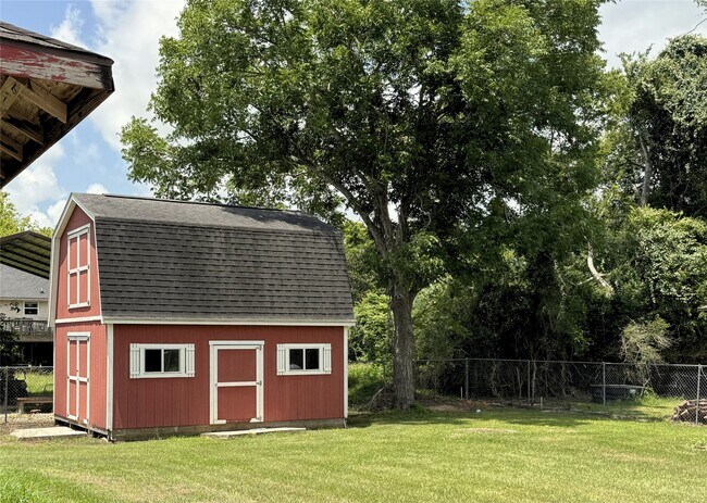 Building Photo - 547 County Rd 949E