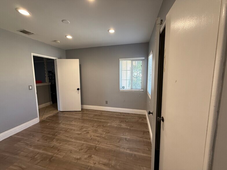 Building Photo - 10625 Dempsey Ave