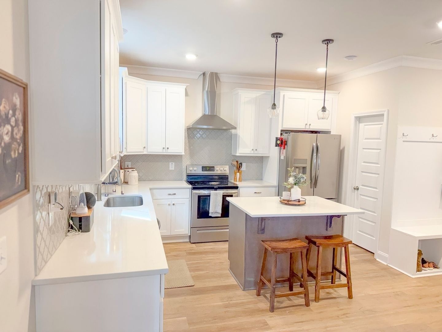 Building Photo - 711 Elderberry Dr