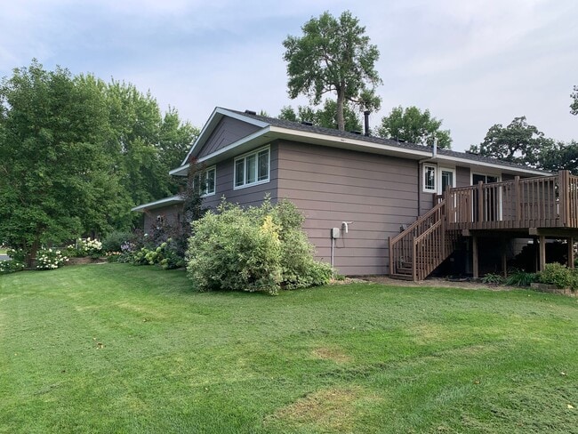 Building Photo - Beautifully Landscaped Split-Level Home