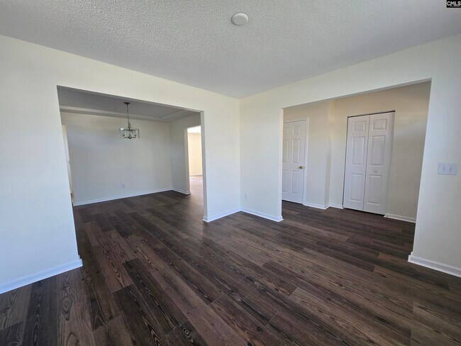 Building Photo - 132 Fox Grove Cir