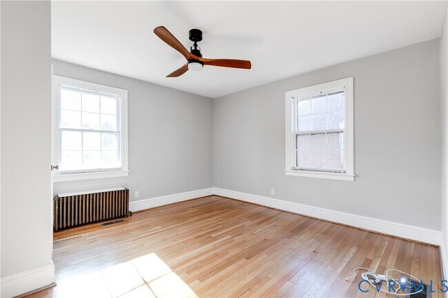 Building Photo - 1004 W 49th St