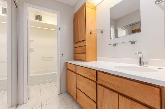 Building Photo - 6770 Hawaii Kai Dr