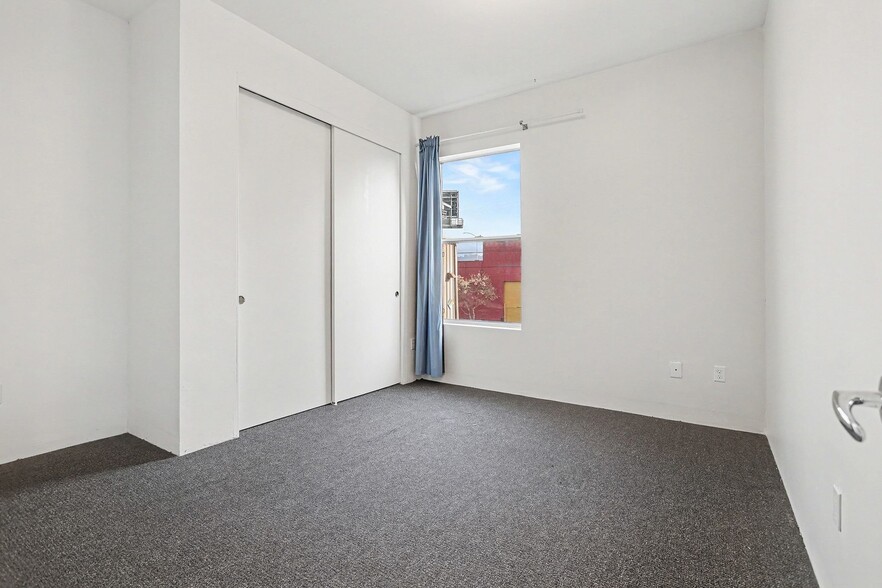 Building Photo - 3425 Louise St