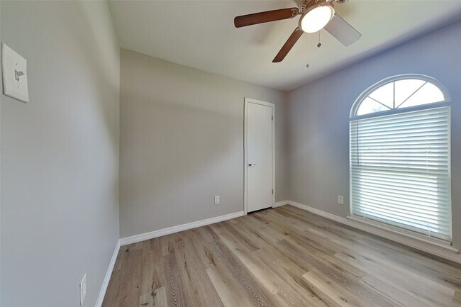 Building Photo - 3418 Valerie Ln