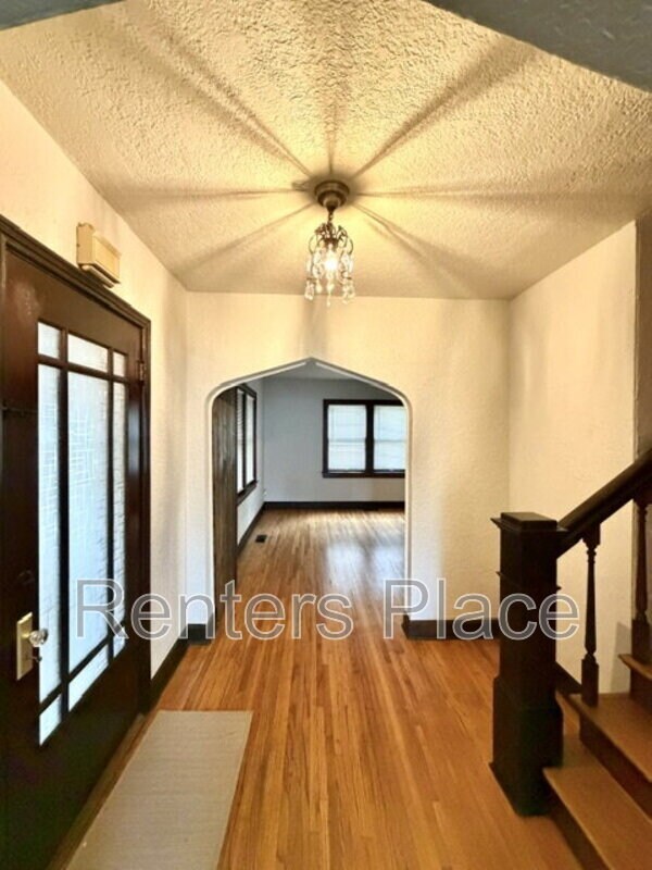 Building Photo - 5524 S Owasso Ave