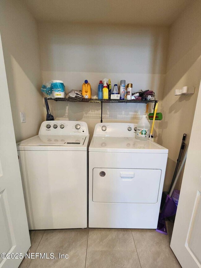 Building Photo - 180 Talulla Trl