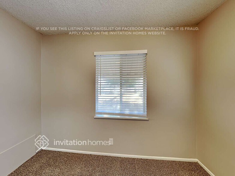 Building Photo - 852 N Parkside Dr