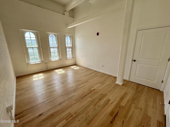 Building Photo - 155 River St
