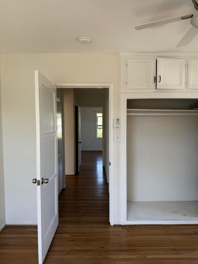 Building Photo - 408 N Doheny Dr