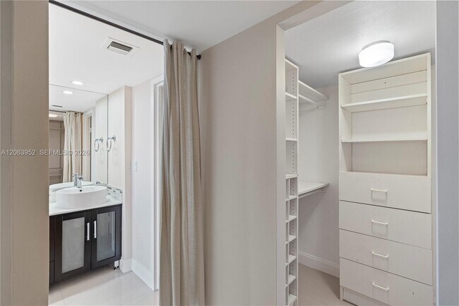 Building Photo - 3675 N Country Club Dr