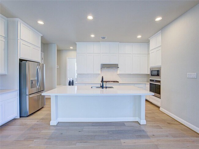 Building Photo - 425 Sitlington Ln