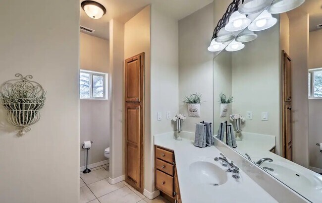 2nd floor bathroom - 210 W Cedar Ave