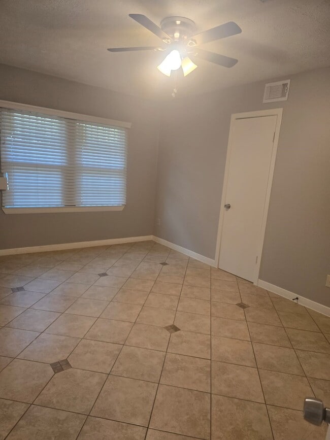 Building Photo - 4122 Beran Dr