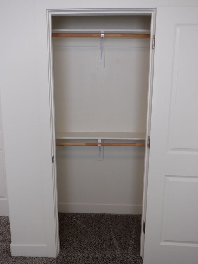 Building Photo - Move-in Discount - 3 bedroom - 2 Bath - Si...