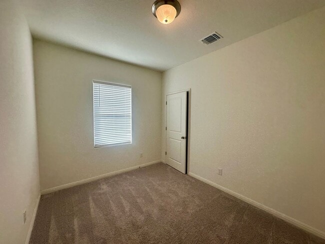 Building Photo - AVAILABLE NOW!!!