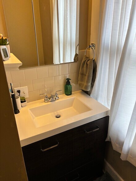 Building Photo - 309 Penn St