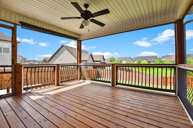 Building Photo - Pet Friendly Three Bedroom with Bonus!