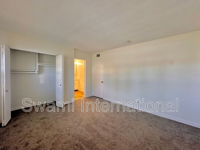 Building Photo - 1820 Avenida Estudiante