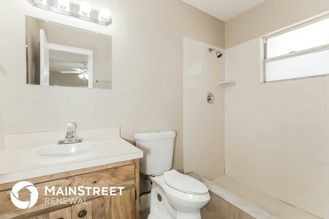 Building Photo - 2234 Village Ct