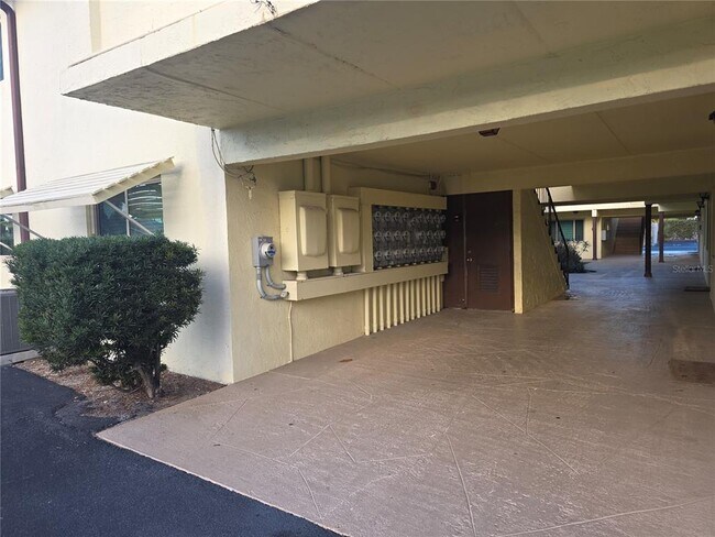 Building Photo - 400 Oakridge Blvd